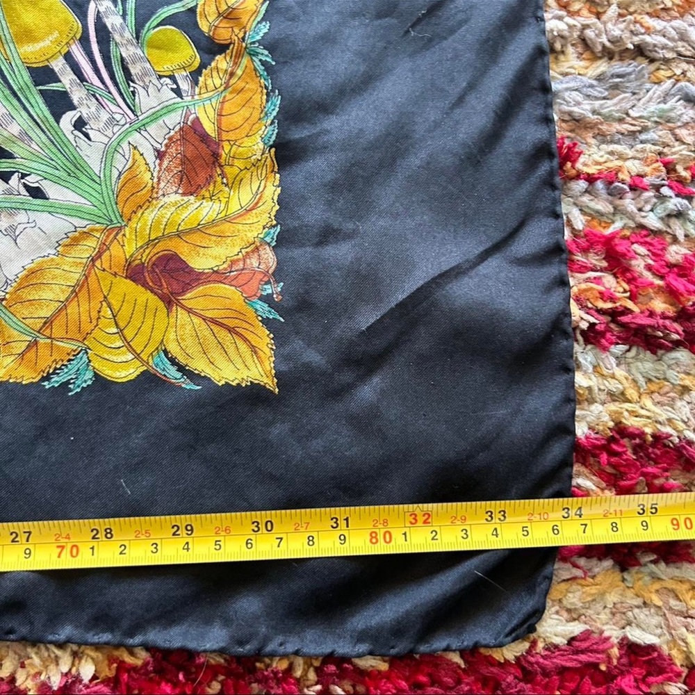 Vintage Gucci Mushroom Insect Scarf - Picture 5 of 5